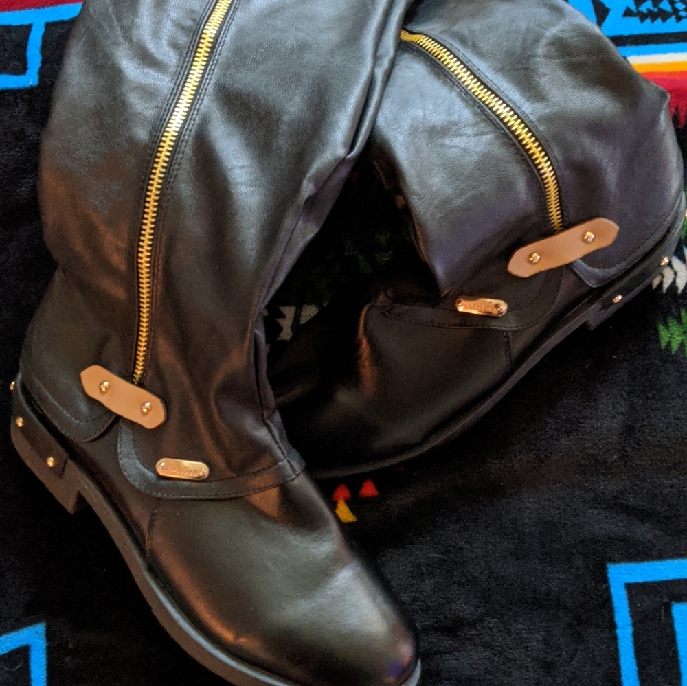 Boots - Picture 2 of 3